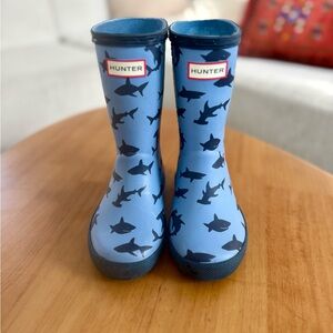 Hunter First Classic Light Blue Shark-Print Kids Rain Boots